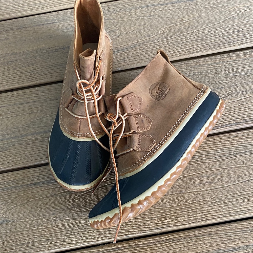 Sorel Women's Out N About Tan and Black Winter Boots